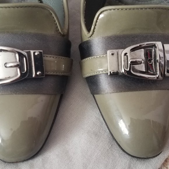 GUCCI Patent Leather Buckle Pumps - Picture 6 of 6
